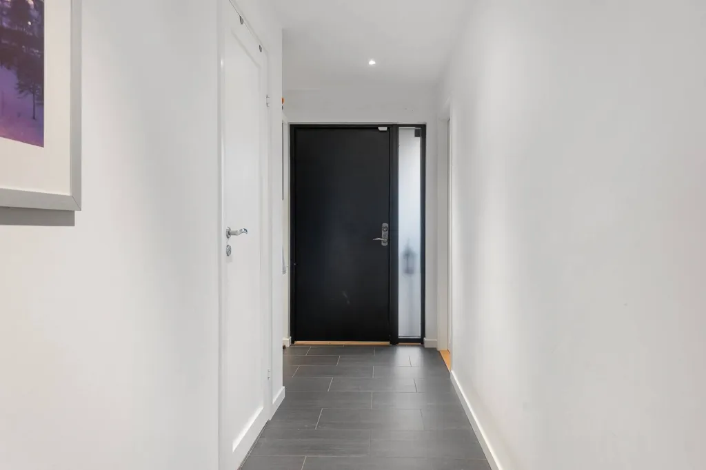 Esik - Renovated Two-Bedroom Flat with Garden in Järfälla