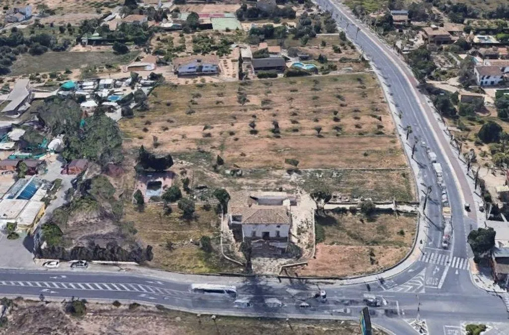 Vue aérienne - Developable Land with Semi-Renovated House in Benidorm
