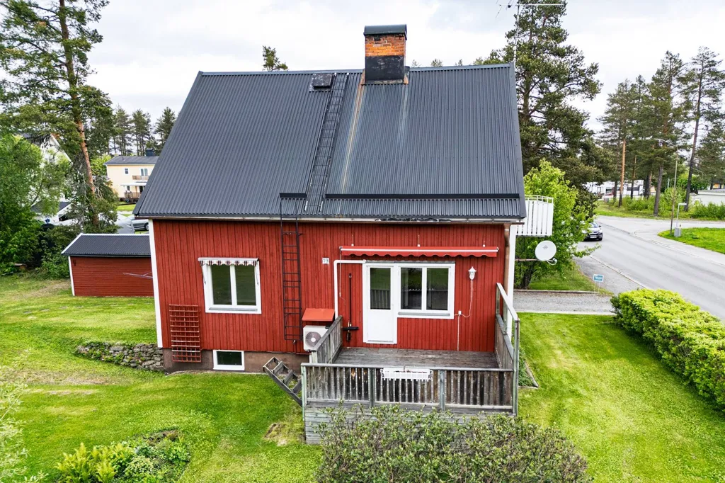 Vista aerea - Classic Red Brick Villa with Garden in Jörn