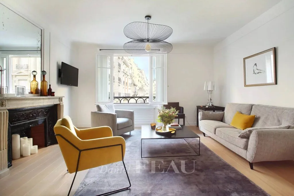 Living Room - Art-Deco Apartment with Fireplace in Paris