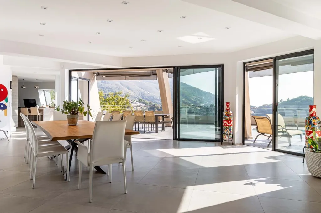 Dining Room - Luxury Villa with Sea View in Roquebrune-Cap-Martin