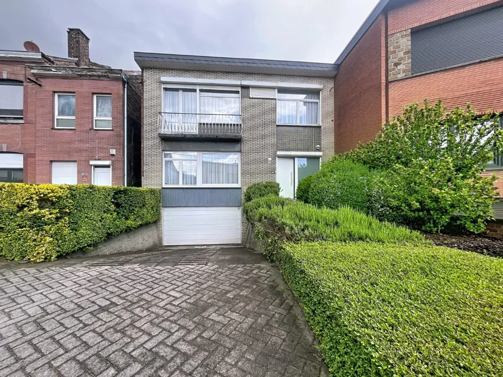 Välivaade - Semi-Detached House with Garden in Herstal