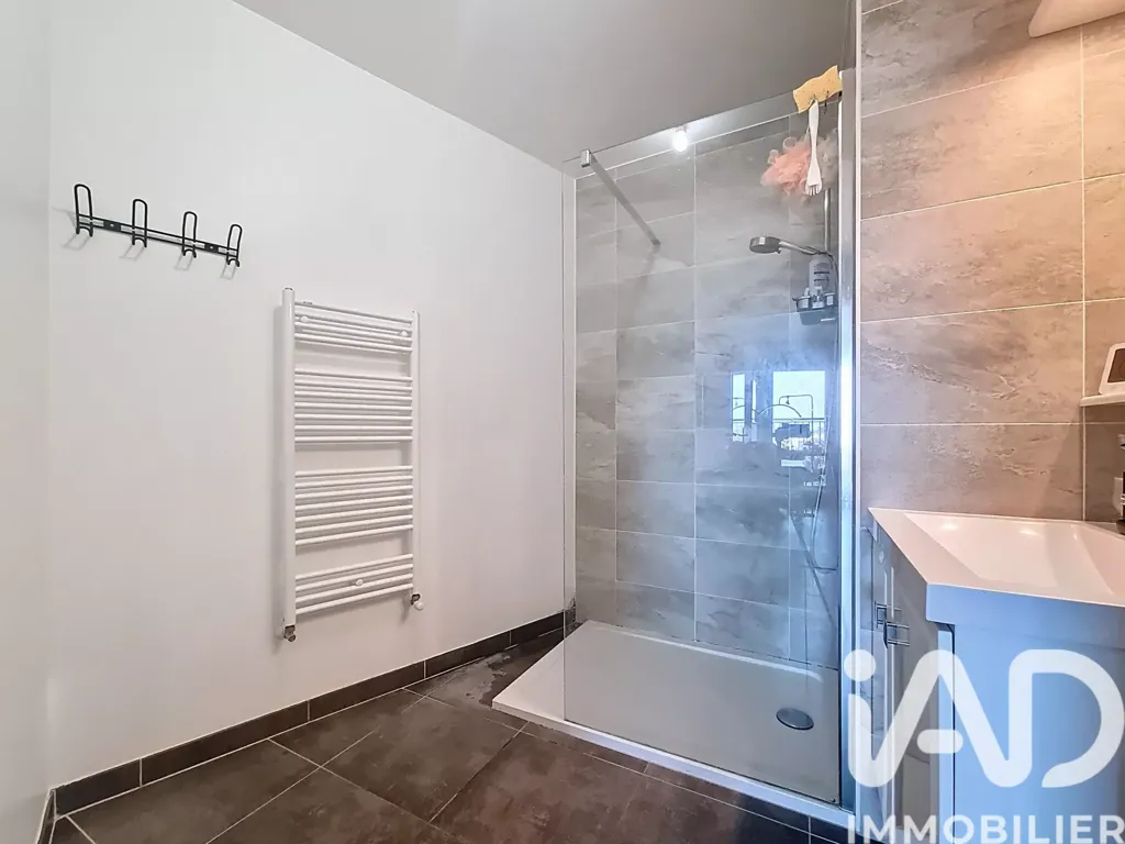 Salles de bain - Appartement BBC avec Balcon au Centre d'Ozoir-la-Ferrière