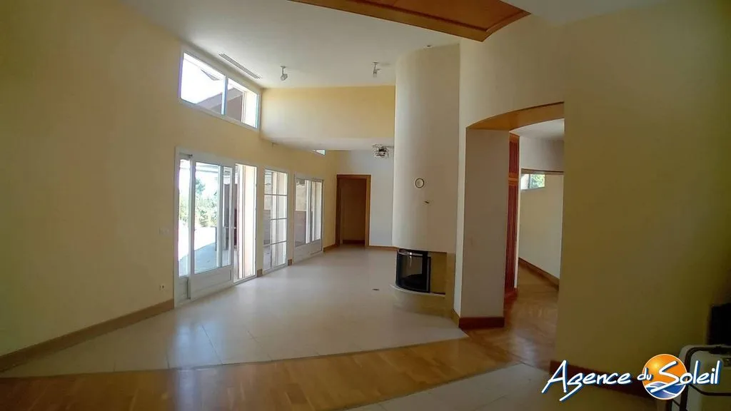Séjour - Maison Luxueuse avec Piscine à Lézignan-Corbières