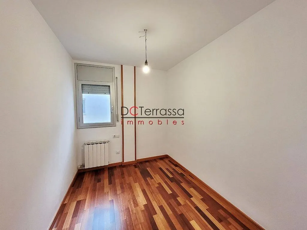 Rooms - Apartment with Balcony in Vallparadís, Terrassa