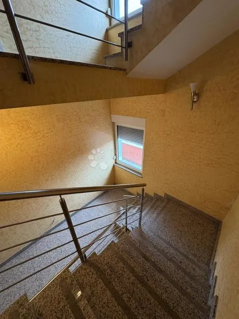 Toad - Flat for 15 Workers in Gornja Dubrava