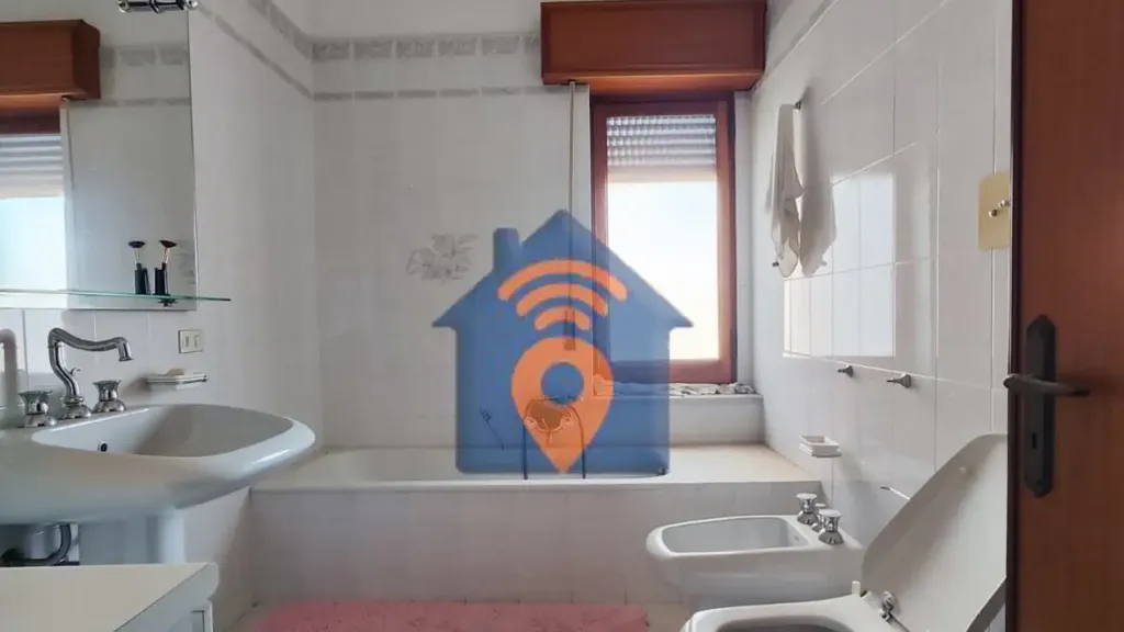 Salles de bain - Spacious Apartment with Hospital Proximity in Castelvetrano
