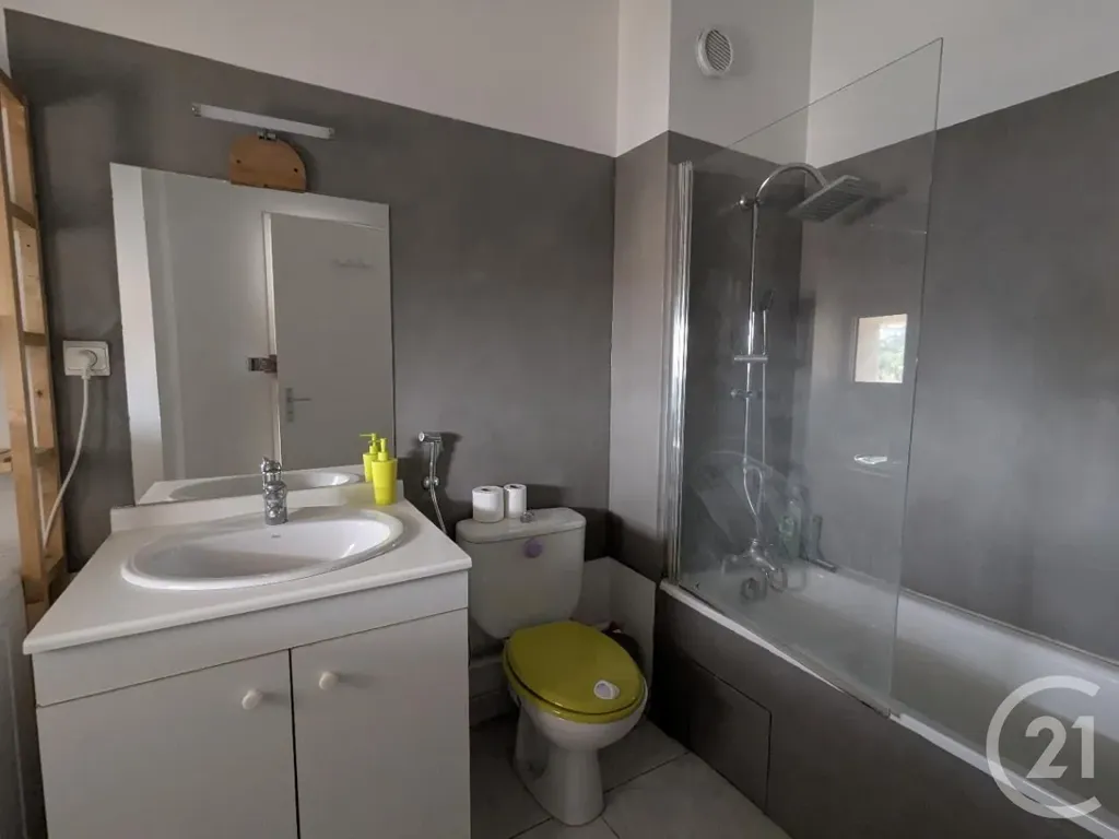 Bathrooms - Meubled 2-Bedroom Flat with Balcony in Blagnac