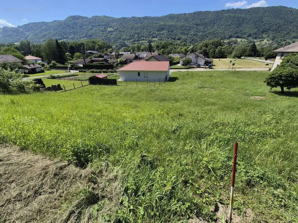 Jardin - Terrain Constructible avec Vue Dégagée à La Table