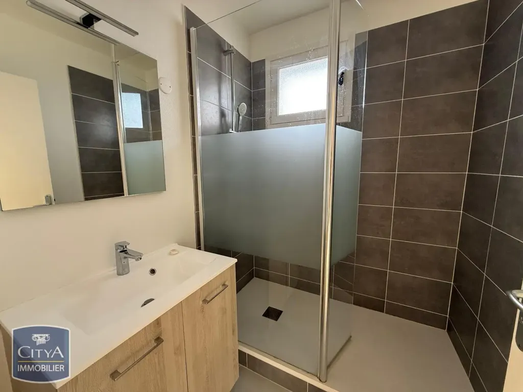 Salles de bain - Appartement avec Balcon et Parking à Alençon