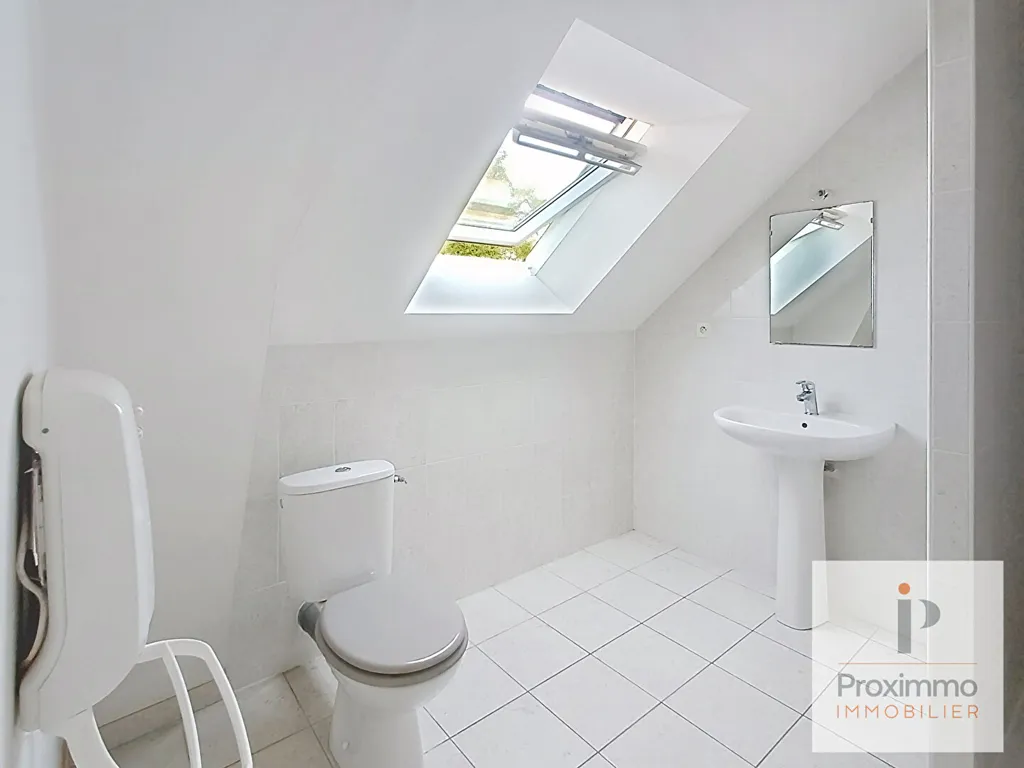 Salles de bain - Maison avec Garage et Jardin à Carentoir