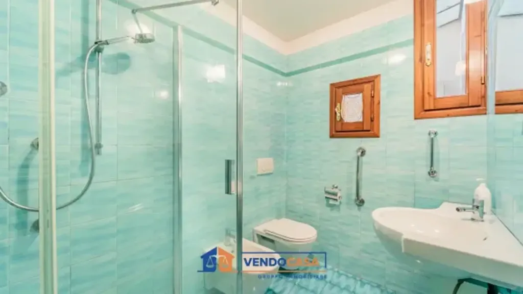 Salles de bain - Penthouse with Private Courtyard in Central Florence