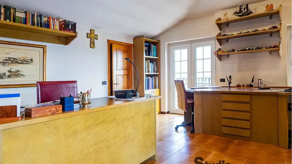 Bureau - Luxury Villa with Panoramic View in Ello