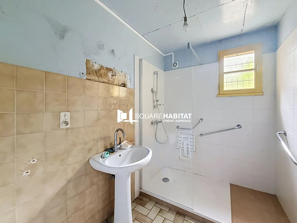 Salles de bain - Maison à Rénover avec Dépendances à Rouillac