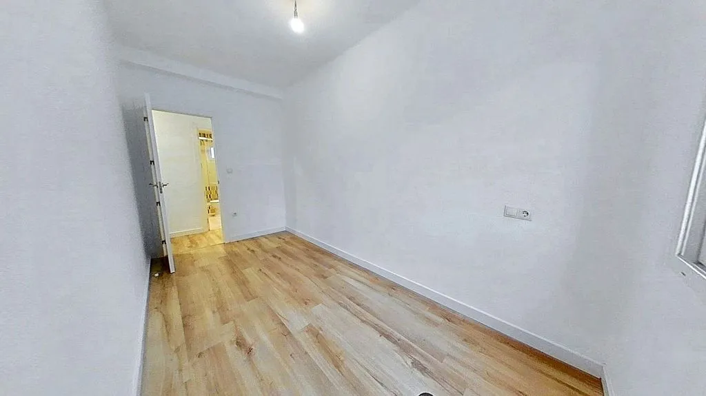 Rooms - Three-Bedroom Apartment with Terrace in Sedaví