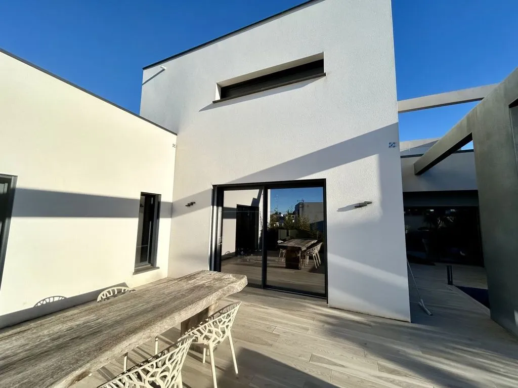 Terrasse - Maison Luxueuse avec Piscine à Agde