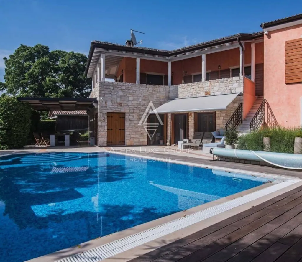 Piscine - Modern Villa with Expansive Garden in Rovinj