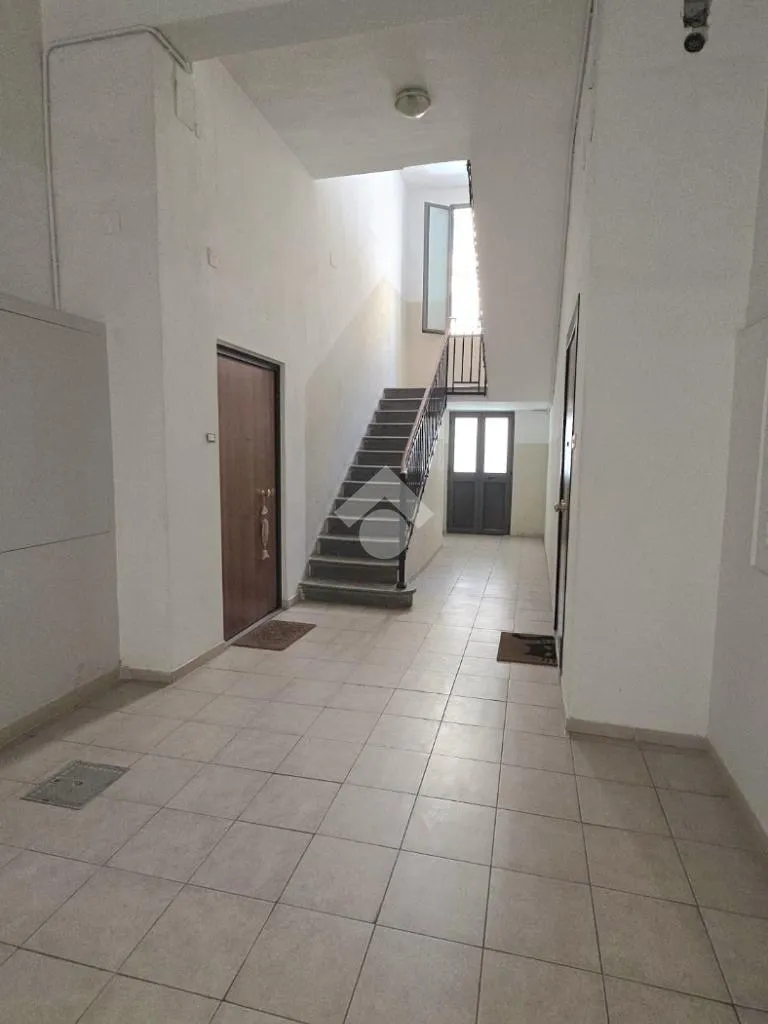 Esik - 3-Bedroom Apartment with Balcony in Bari