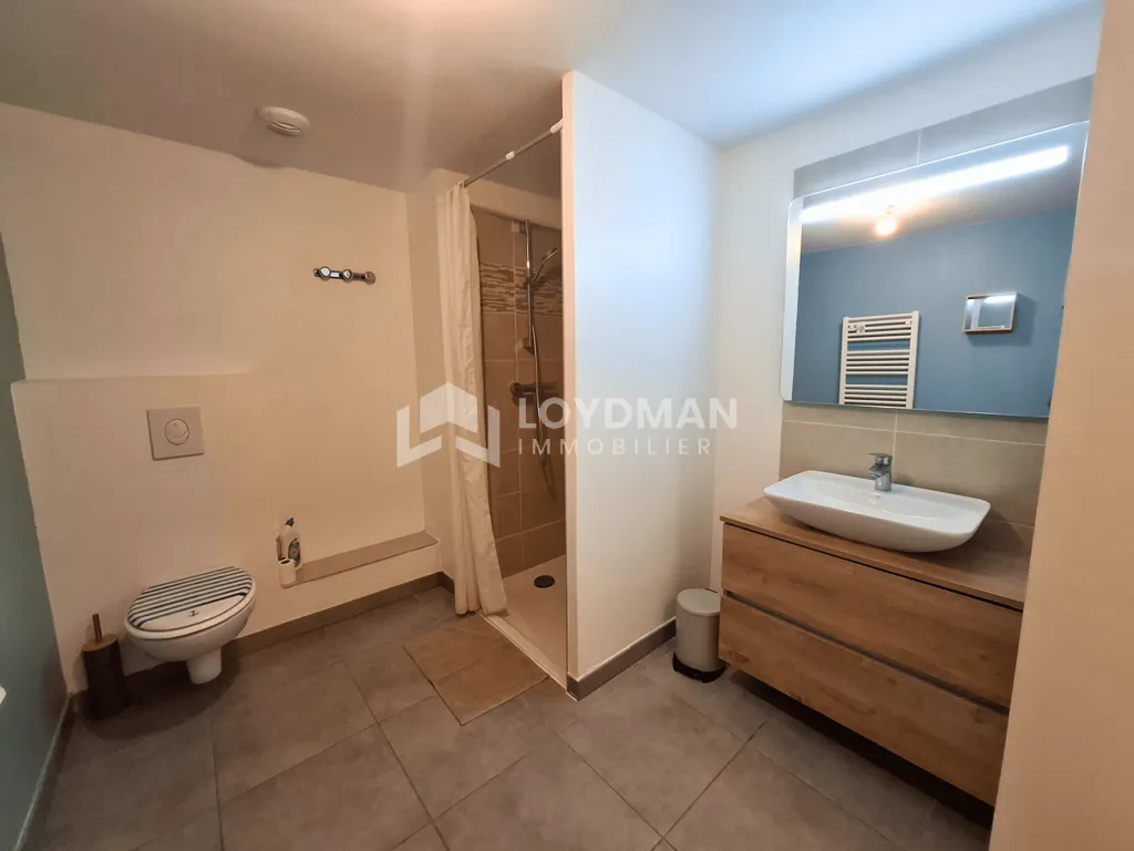 Salles de bain - Appartement de standing avec jardin à Montpellier
