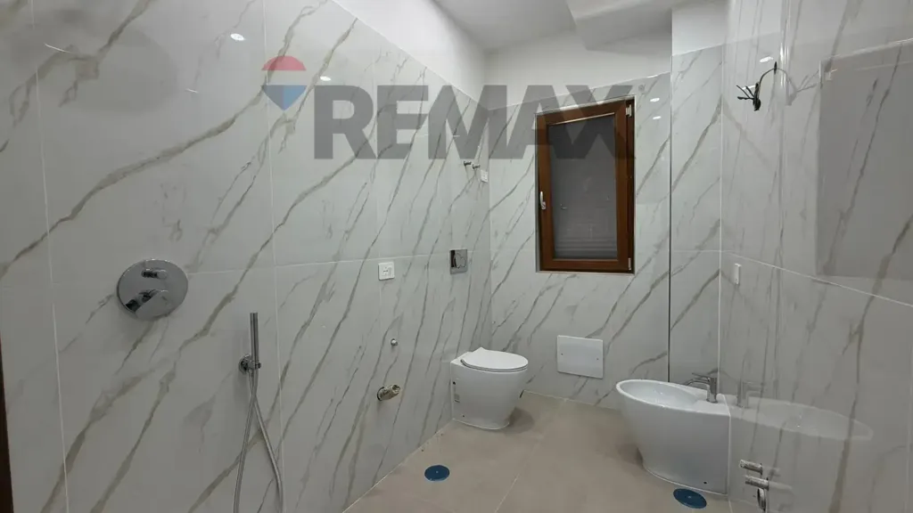 Salles de bain - Rustic-Style Apartment with Private Garden in Minturno