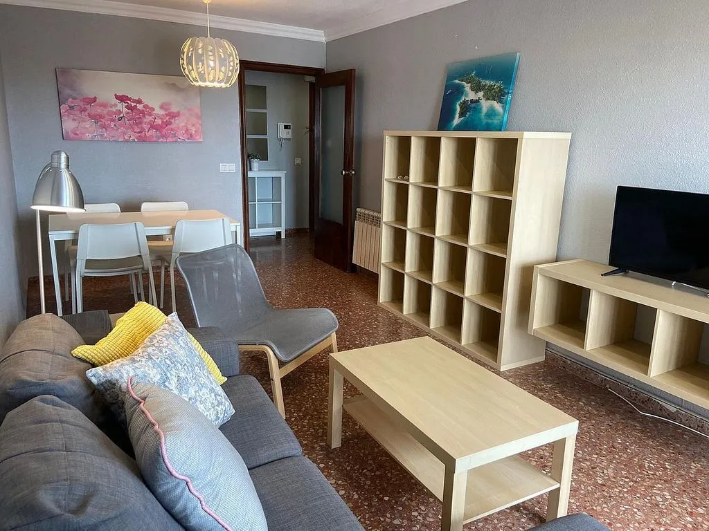 Student Flat with Balcony in Mestalla