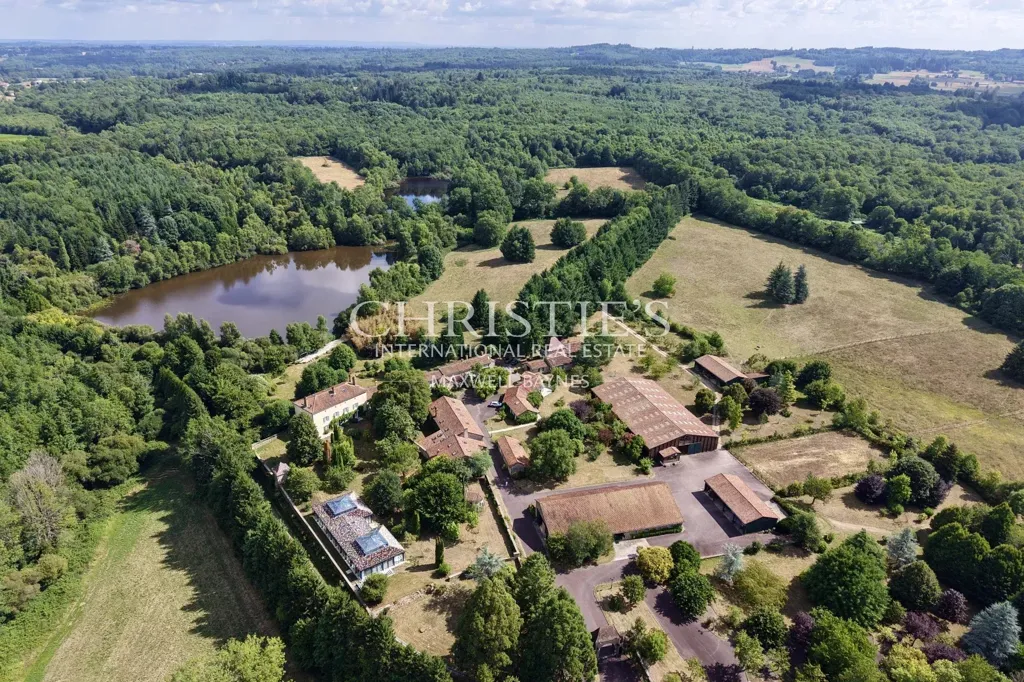 Vue aérienne - Domaine Historique avec Écuries dans le Périgord Vert