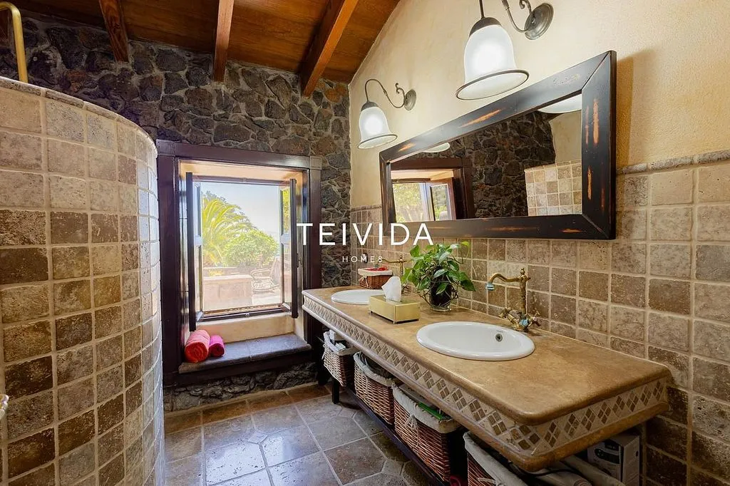 Bathrooms - Villa with Pool and Bodega in El Rosario