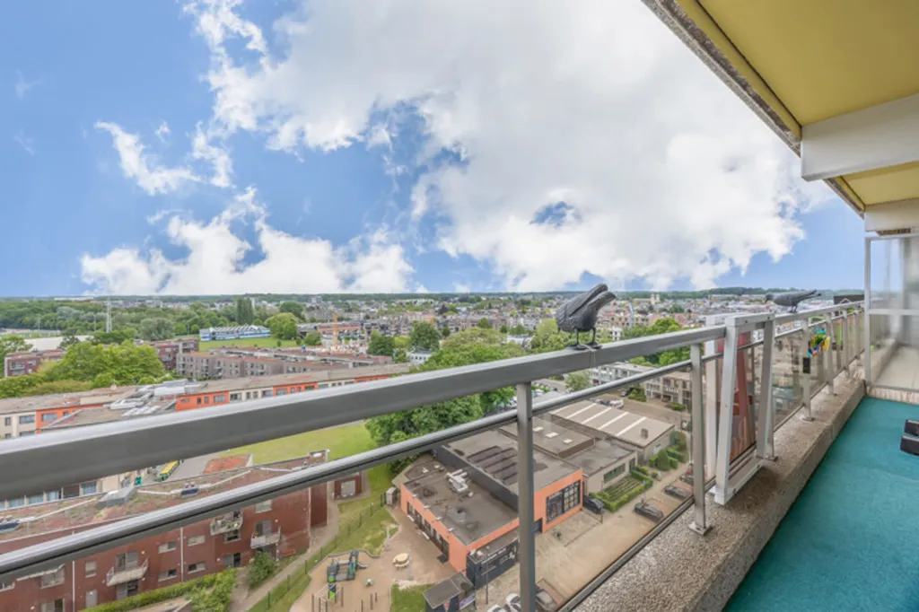 Balcon - Appartement avec Vue Imprenable sur la 12e Étage à Anvers
