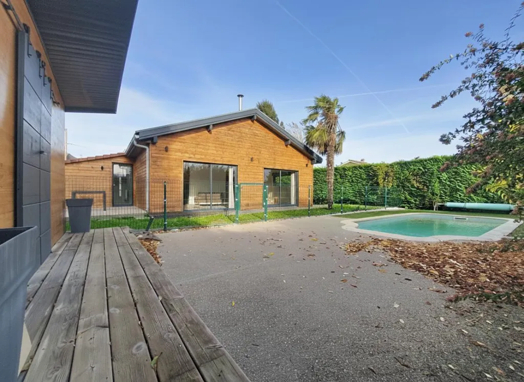 Piscine - Maison avec Piscine et Grande Cour à Villette de Vienne