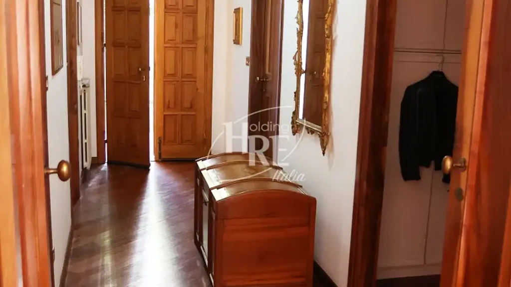 Entrée - Architectural Villa with Central Staircase in Amantea