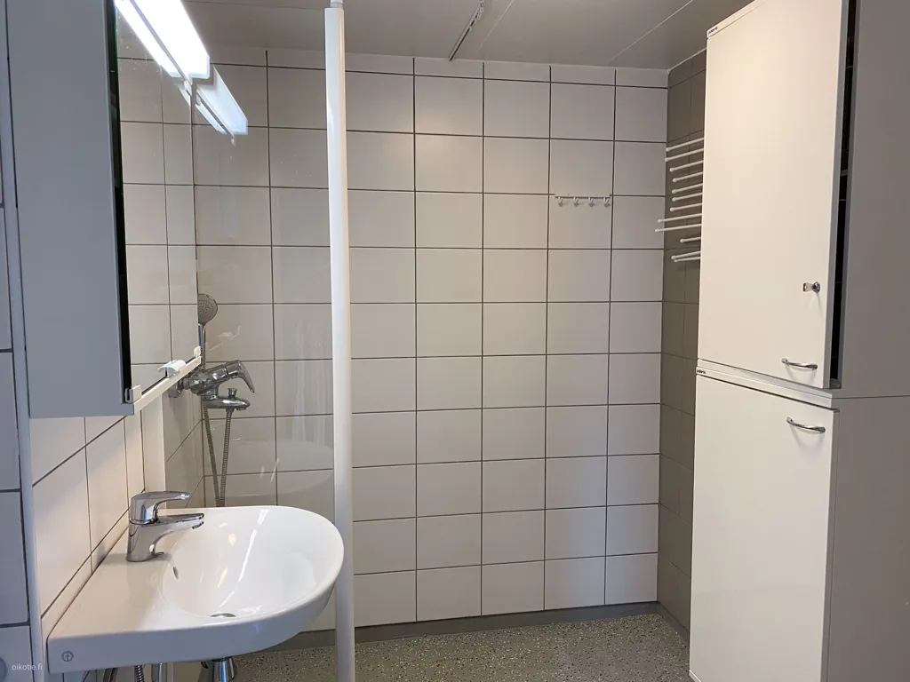 Vannitoad - Spacious Flat with Balcony in Länsimäki, Vantaa