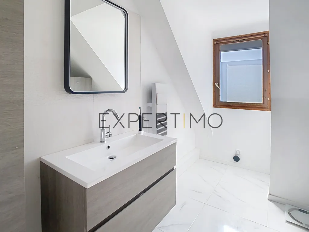 Bathrooms - Cottage with Balcony near Caen