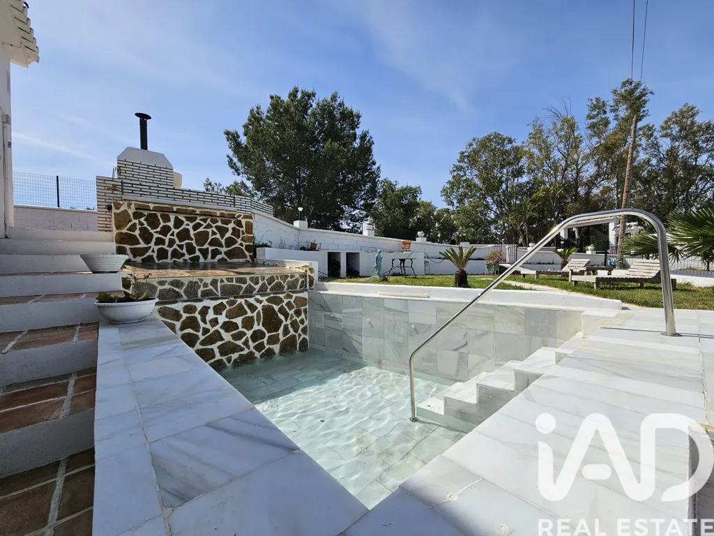 Bassein - Villa with Sea View in Cerro Velilla