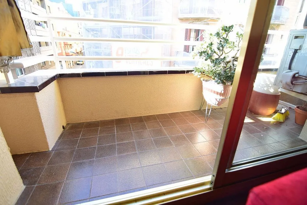 Balcone - Ample Apartment with Balcony in El Poble Sec