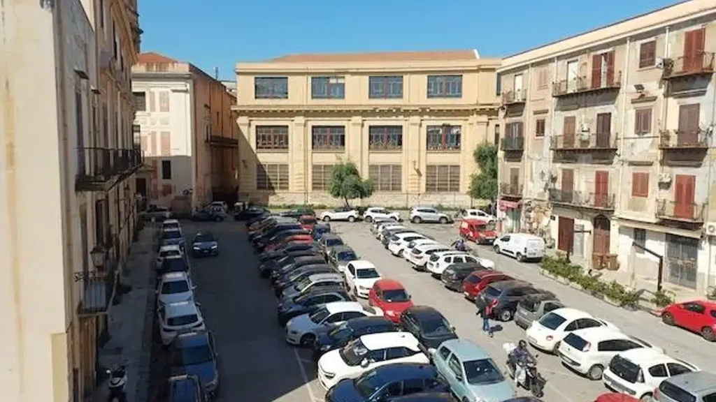 Välivaade - Trilocale with Central Location in Palermo