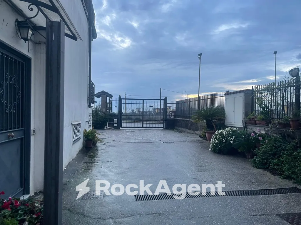 Välivaade - Twin-Occupancy Flat with Balcony in Angri