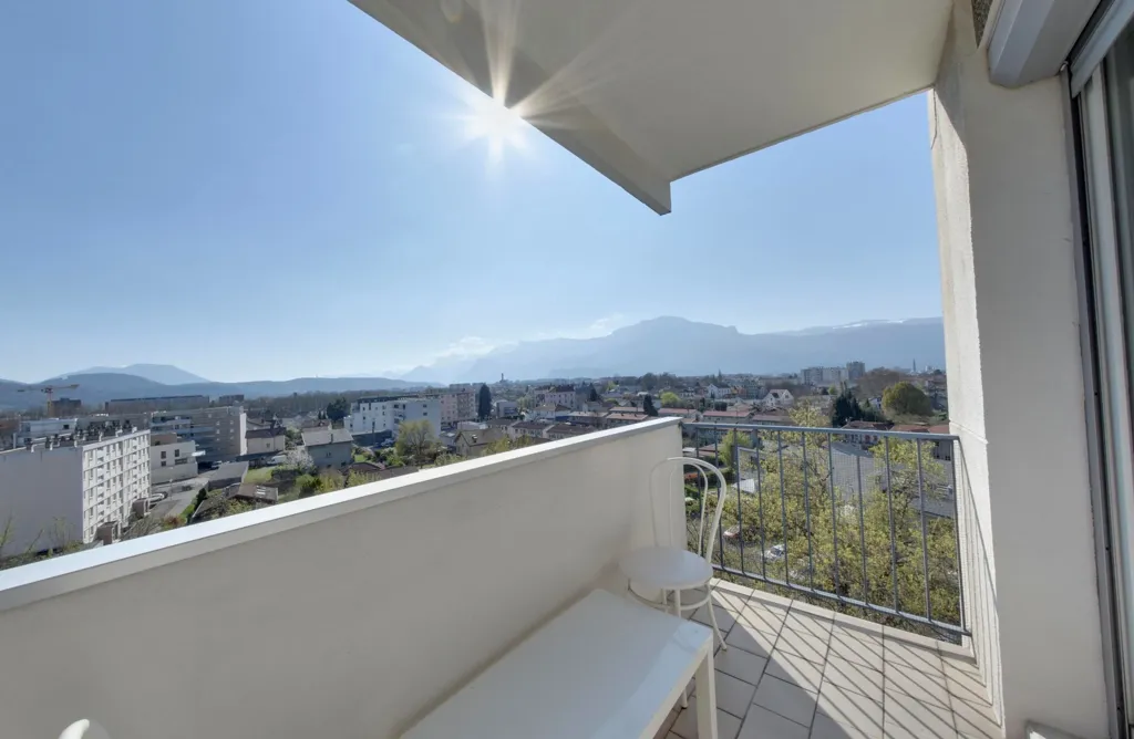 Rõdu - Family Flat with Balcony in Saint-Martin-d'Hères