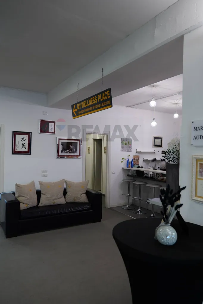 Living Room - Professional Space with Parking in Rovereta