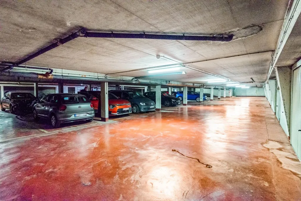 Garage - Spacious Apartment with Terrace in Mechelen