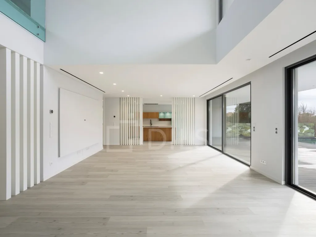 Elutuba - T5+3 House with Pool in Cascais