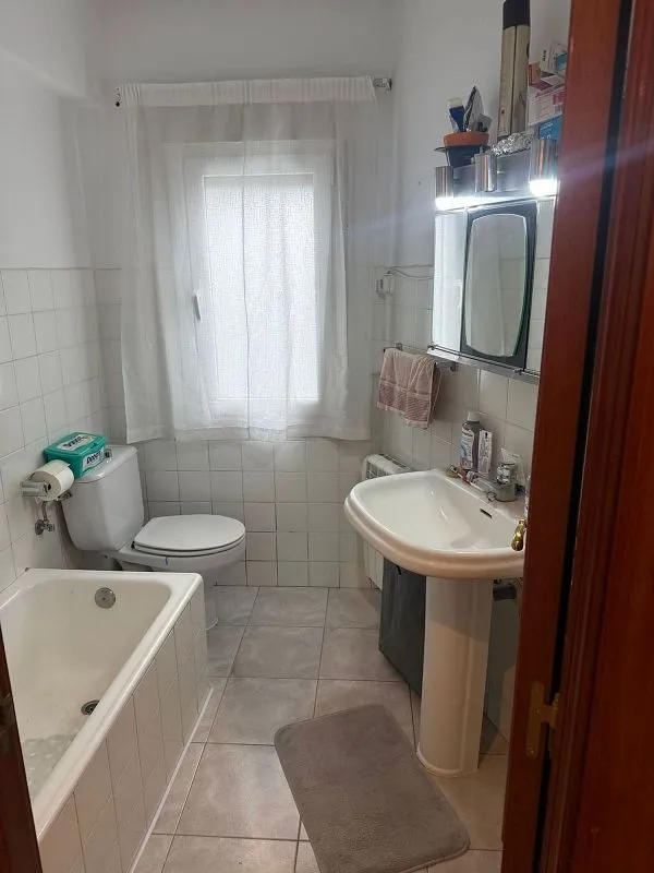 Salles de bain - Bright 2-Bedroom Flat with Balcony in Santurtzi