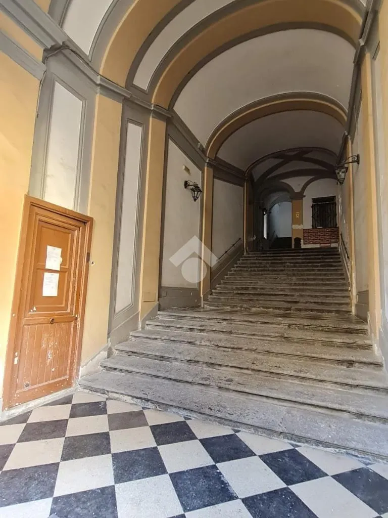 Pièces - Restored 2-Bedroom Apartment in Naples