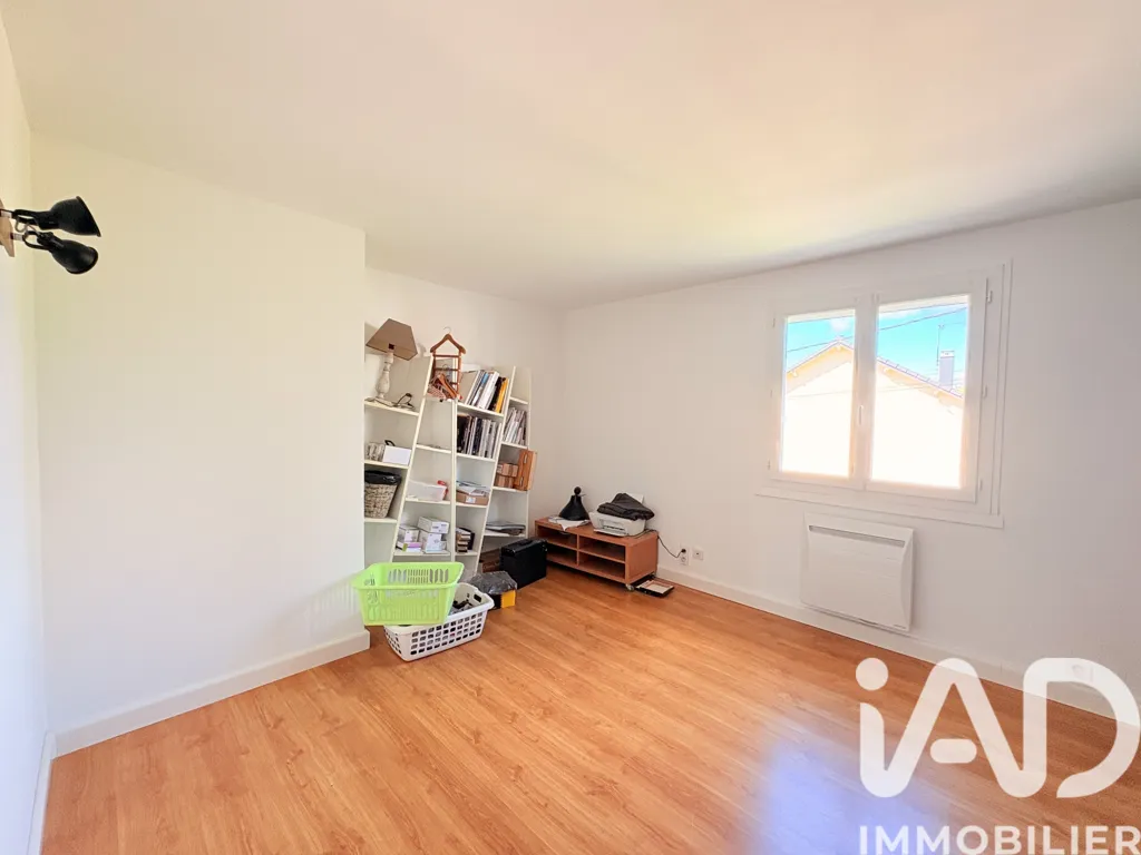 Chambres - Maison Individuelle avec Jardin et Terrasse à Cantal