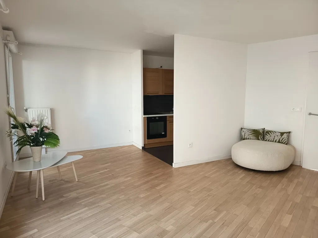 Elutuba - 3-Bed Apartment with Terrace in Rapie