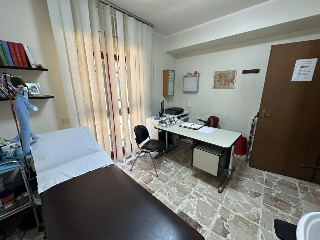 Kabinet - Rental Apartment with Three Entrances in Catania