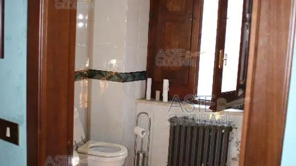 Salles de bain - Residential Property with Attic in Teggiano