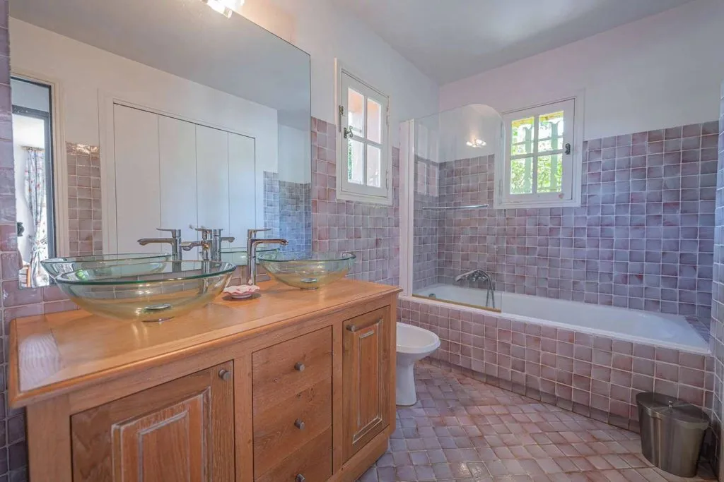 Salles de bain - Villa de Luxe avec Vue Mer à Grimaud