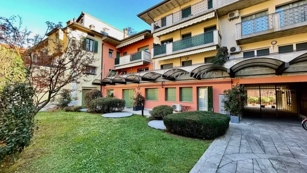 Aed - Central Arched Bilocale with Balcony in Bergamo