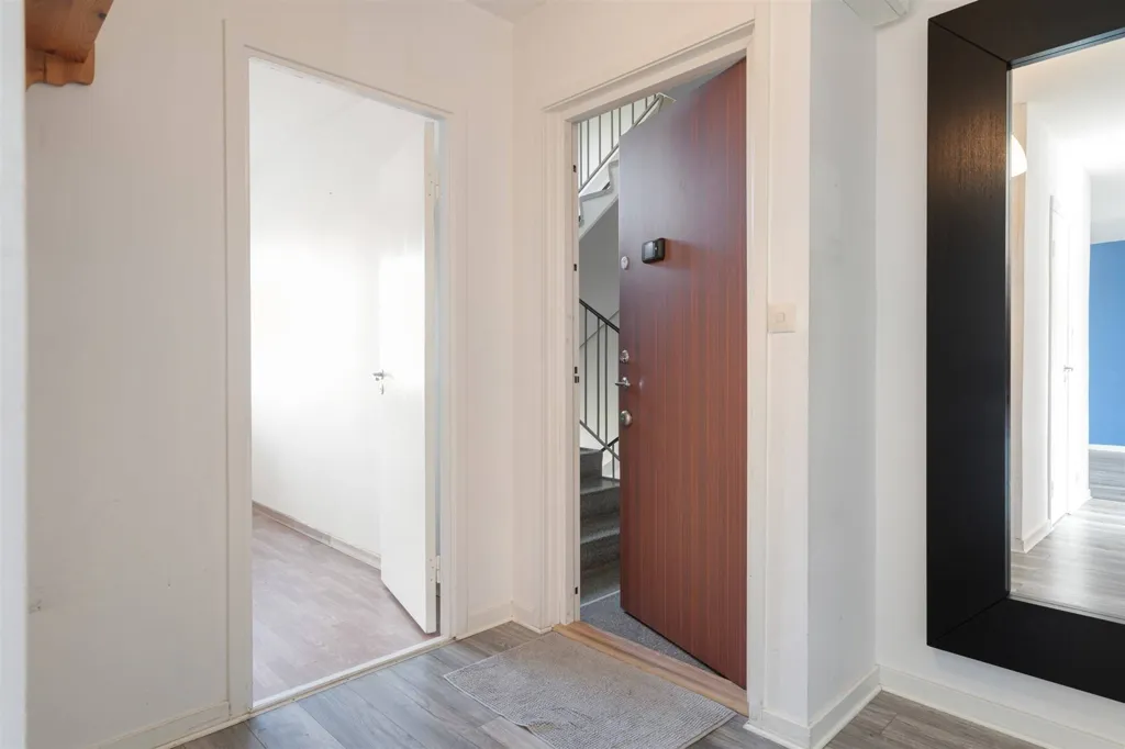 Entrée - Three-bedroom Apartment with South-facing Balcony in Fredriksdal