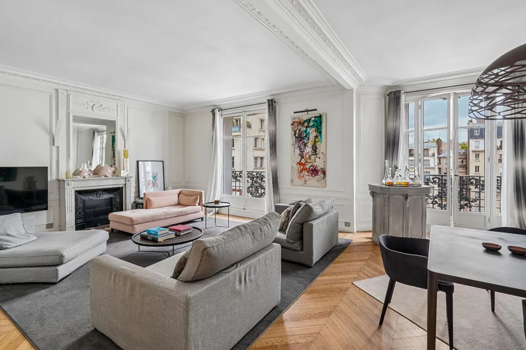 Elutuba - Haussmannian Flat with Balcony in Paris XVII